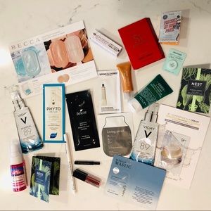 •21 Piece Beauty Kit w/ Bag•